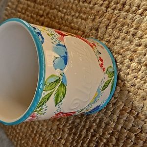 A) Pioneer woman utensil holder